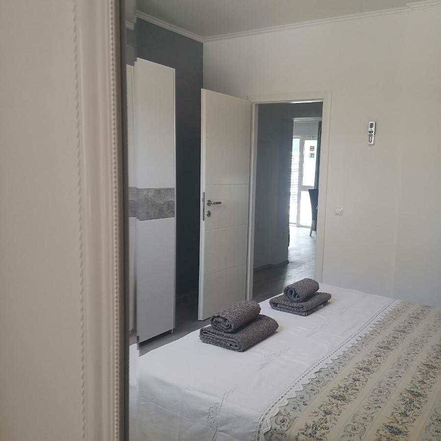Pia Apartment Dugi Rat Exterior foto